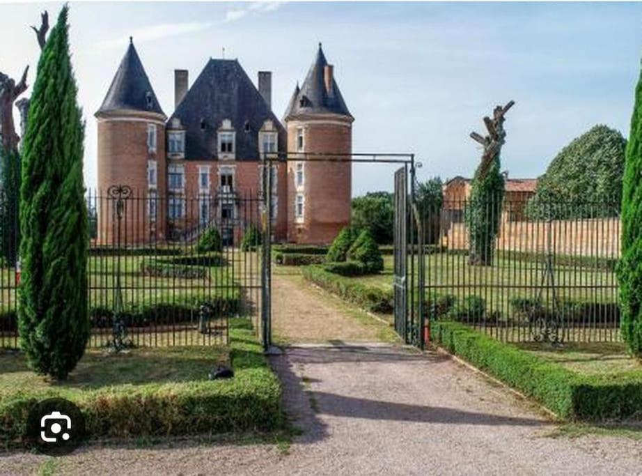 Maison A Saint Elix Le Chateau Экстерьер фото
